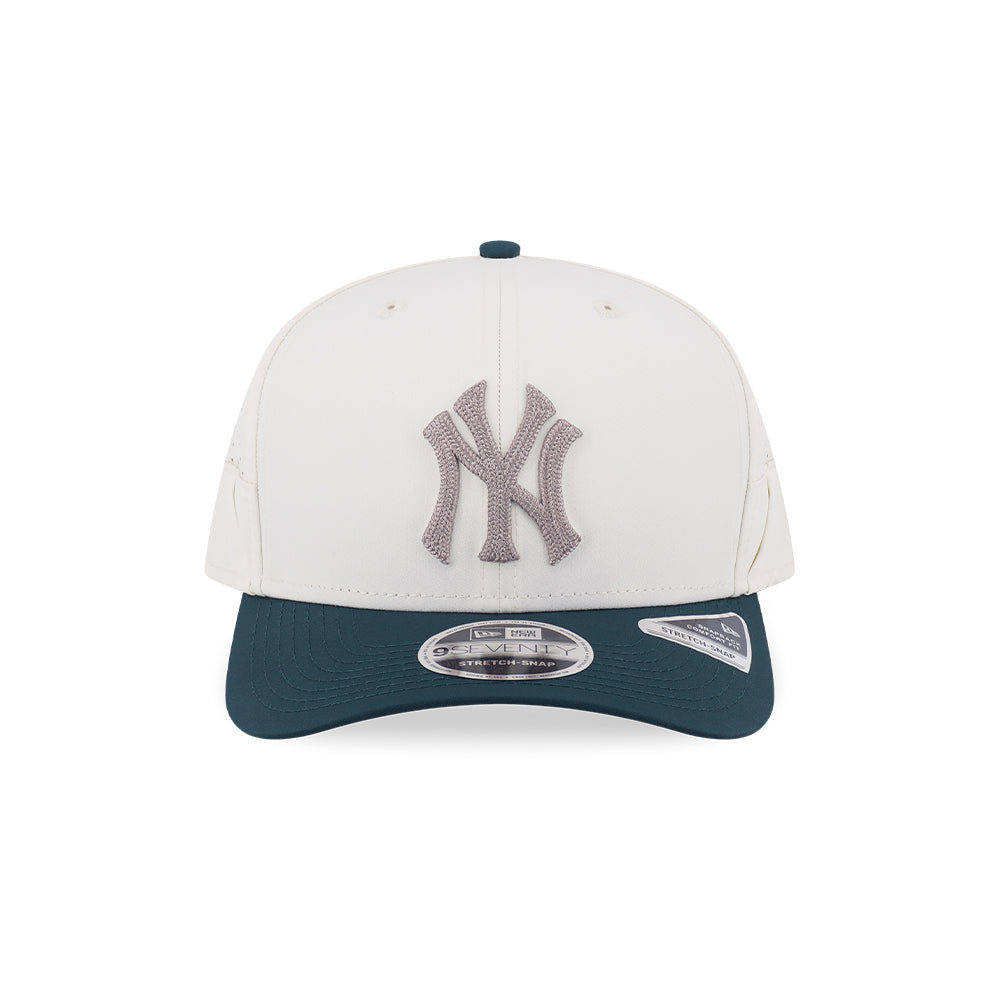 New Era หมวกรุ่น NEW YORK YANKEES 9SEVENTY COLLECTION CHROME WHITE AND DARK GREEN 9SEVENTY STRETCH SNAP CAP