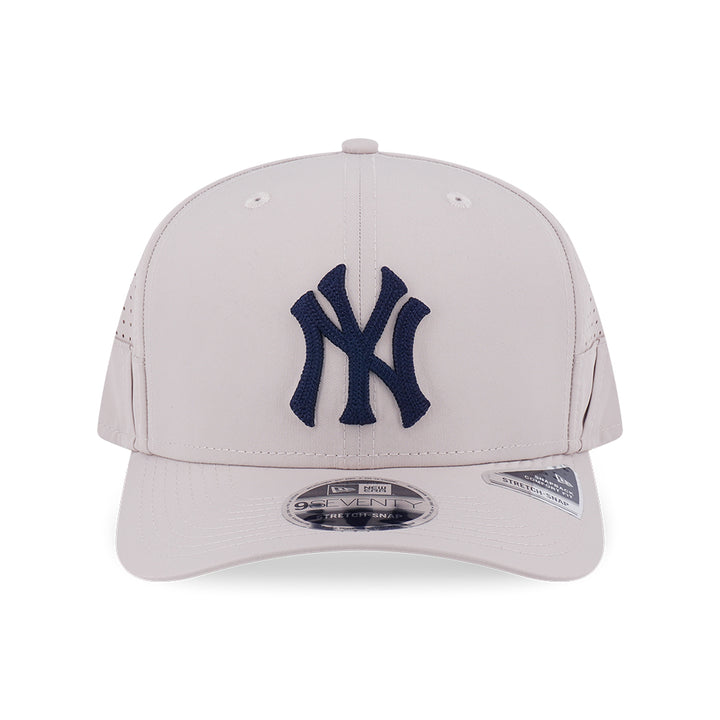 New Era หมวกรุ่น NEW YORK YANKEES 9SEVENTY COLLECTION STONE 9SEVENTY STRETCH SNAP CAP