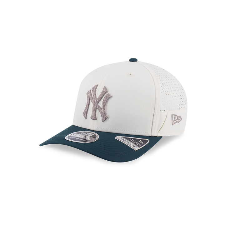 New Era หมวกรุ่น NEW YORK YANKEES 9SEVENTY COLLECTION CHROME WHITE AND DARK GREEN 9SEVENTY STRETCH SNAP CAP