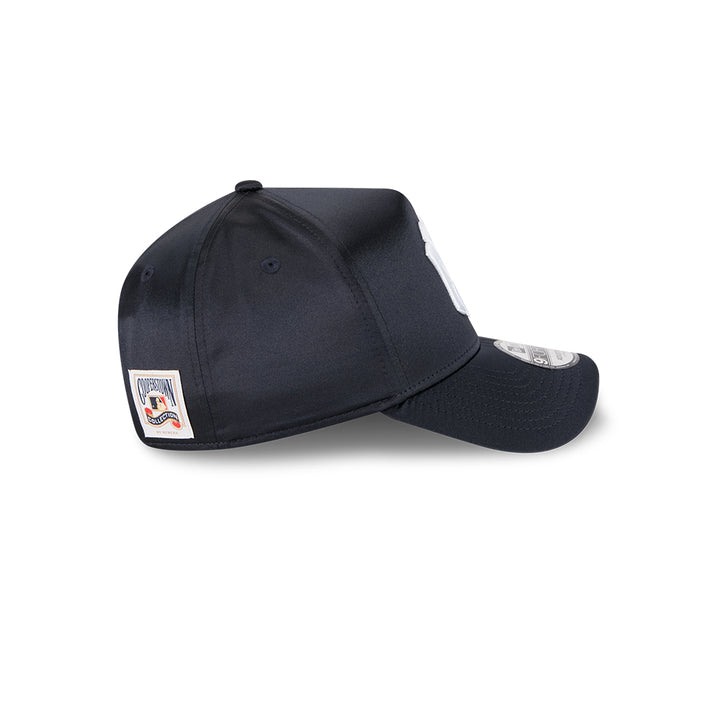 New Era หมวกรุ่น NEW YORK YANKEES CO SATIN COOPERSTOWN NAVY 9FORTY A-FRAME CAP