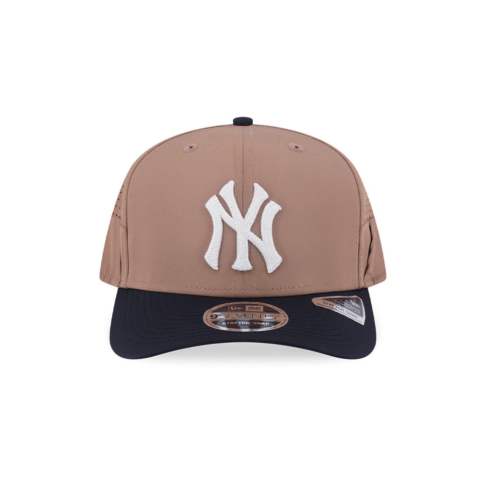 New Era หมวกรุ่น NEW YORK YANKEES 9SEVENTY COLLECTION KHAKI/ BLACK 9SEVENTY STRETCH SNAP CAP