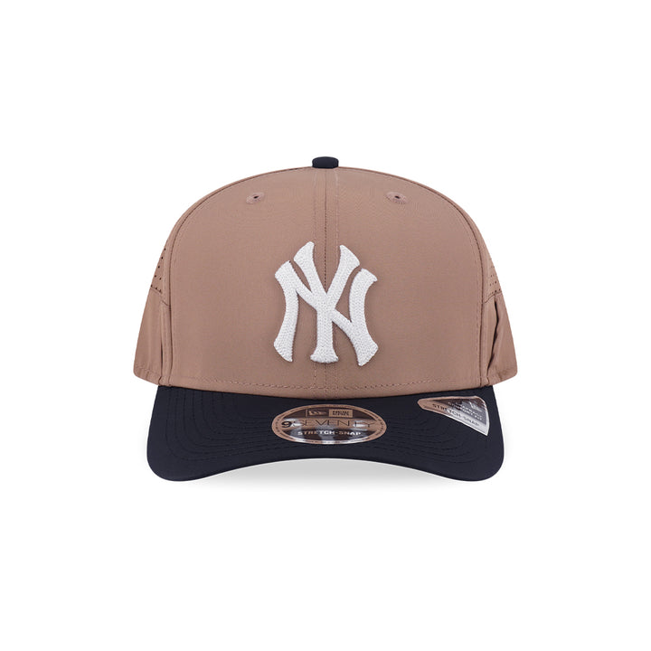 New Era หมวกรุ่น NEW YORK YANKEES 9SEVENTY COLLECTION KHAKI/ BLACK 9SEVENTY STRETCH SNAP CAP