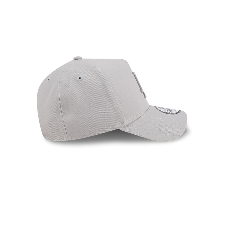 New Era หมวกรุ่น LOS ANGELES DODGERS METAL BADGE GRAY 9FORTY AF CAP