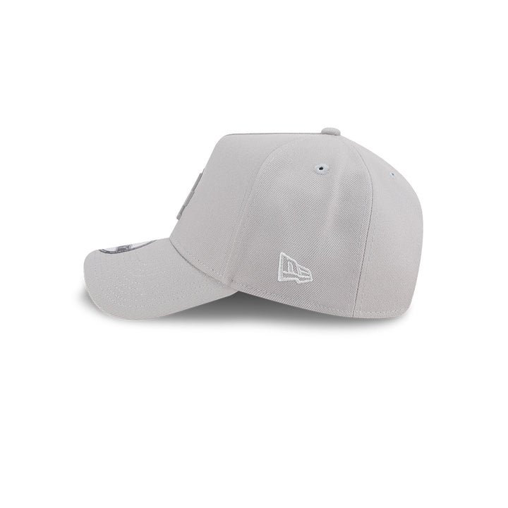 New Era หมวกรุ่น LOS ANGELES DODGERS METAL BADGE GRAY 9FORTY AF CAP