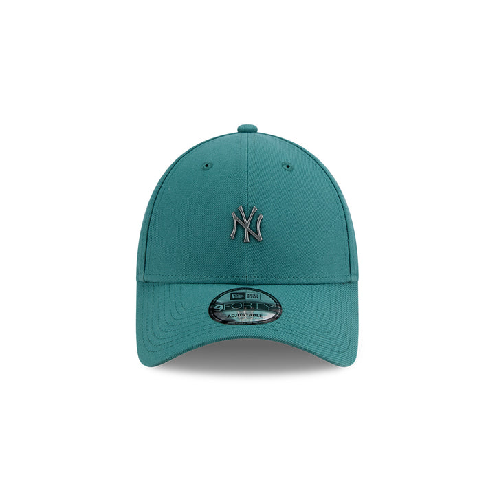 New Era หมวกรุ่น NEW YORK YANKEES METAL BADGE PINE NEEDLE GREEN 9FORTY CAP