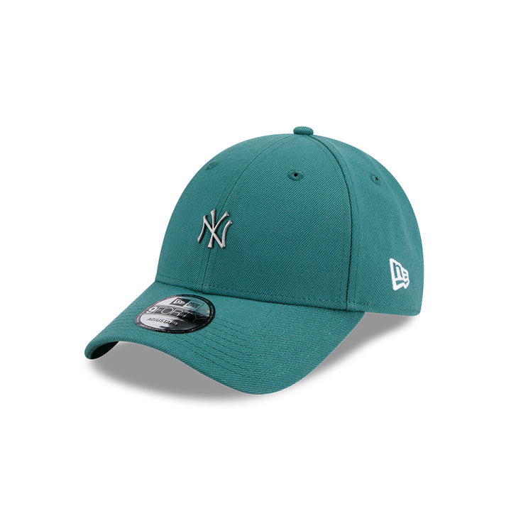 New Era หมวกรุ่น NEW YORK YANKEES METAL BADGE PINE NEEDLE GREEN 9FORTY CAP