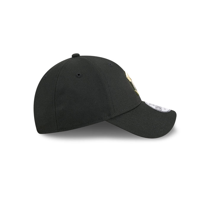 New Era หมวกรุ่น NEW YORK YANKEES METAL BADGE GOLD BLACK 9FORTY CAP