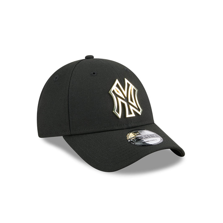 New Era หมวกรุ่น NEW YORK YANKEES METAL BADGE GOLD BLACK 9FORTY CAP