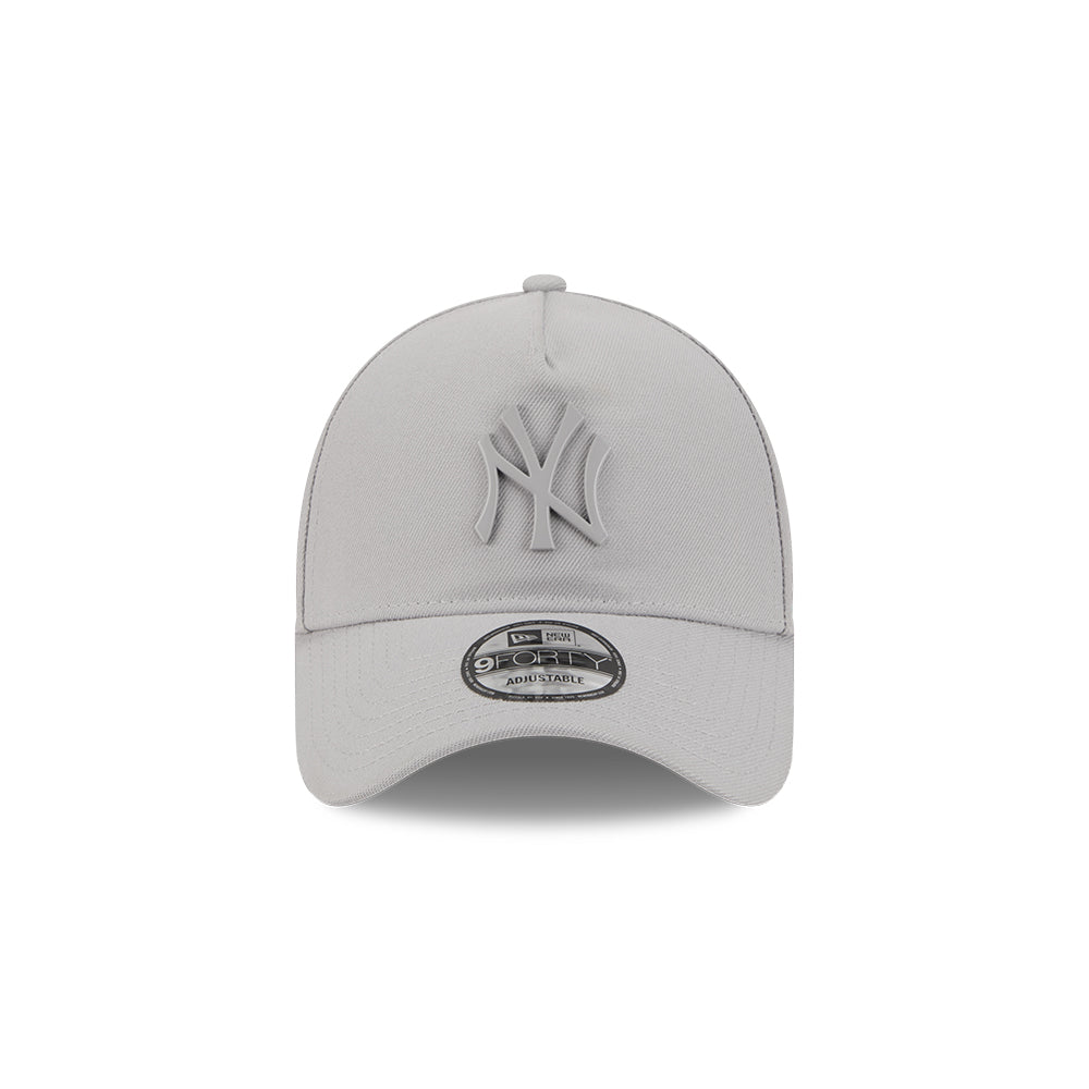 New Era หมวกรุ่น NEW YORK YANKEES METAL BADGE GRAY 9FORTY AF CAP