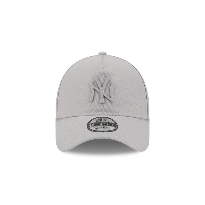 New Era หมวกรุ่น NEW YORK YANKEES METAL BADGE GRAY 9FORTY AF CAP