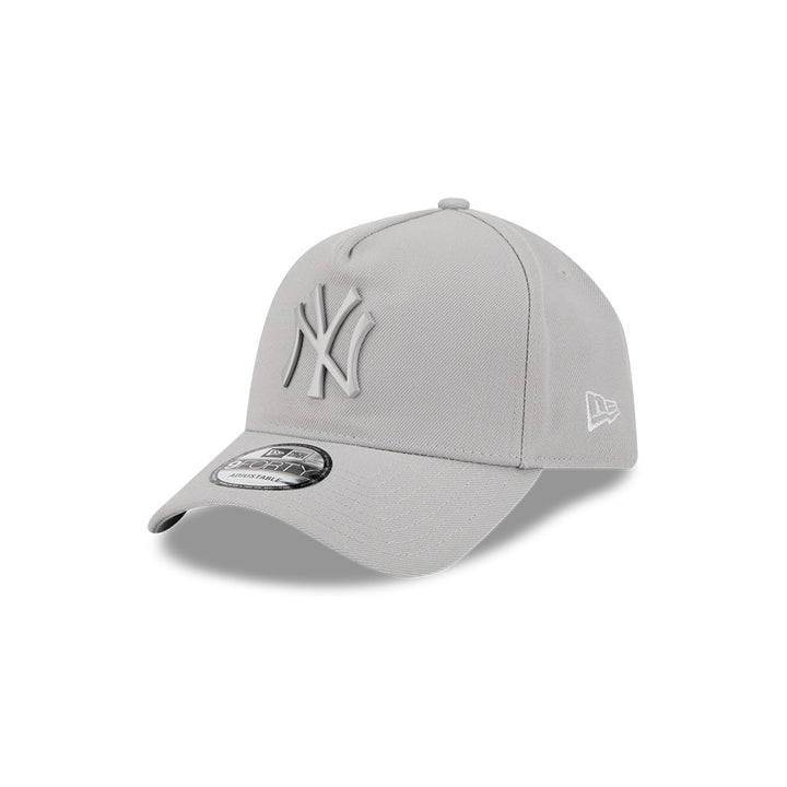 New Era หมวกรุ่น NEW YORK YANKEES METAL BADGE GRAY 9FORTY AF CAP
