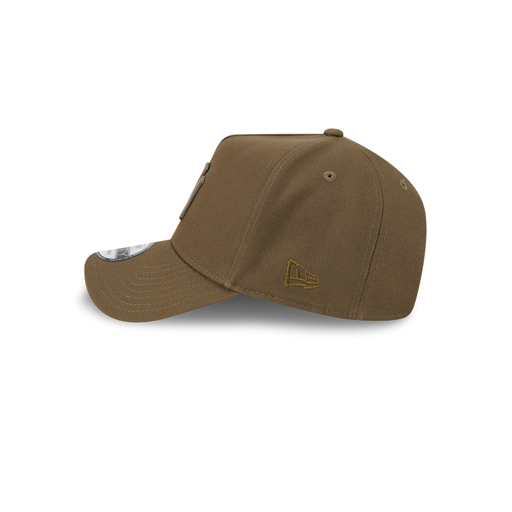 New Era หมวกรุ่น NEW YORK YANKEES METAL BADGE MOSS GREEN 9FORTY AF CAP