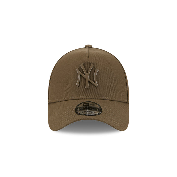 New Era หมวกรุ่น NEW YORK YANKEES METAL BADGE MOSS GREEN 9FORTY AF CAP