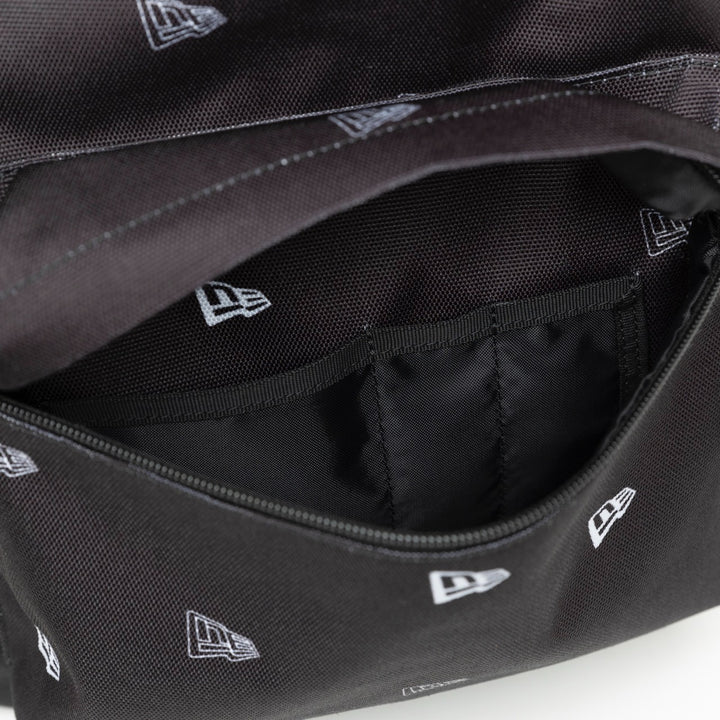 NEW ERA BLACK 27L FLAG LOGO MONOGRAM LIGHT PACK