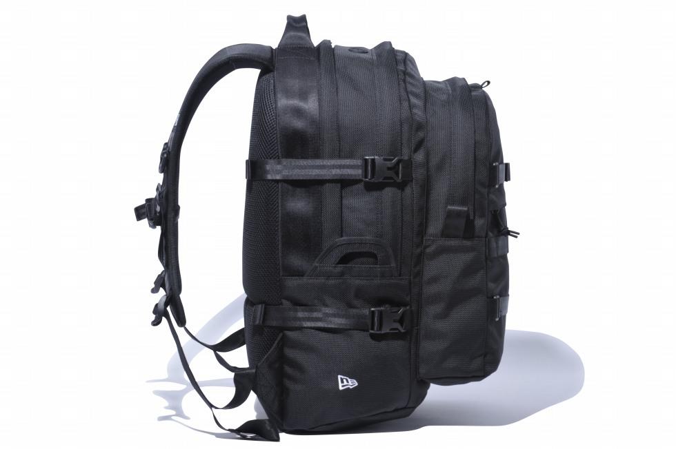 New Era กระเป๋ารุ่น New Era Black 35L Print Carrier Pack