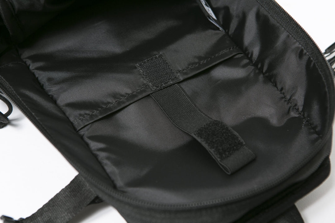 NEW ERA BLACK 12L SLING BODY BAG