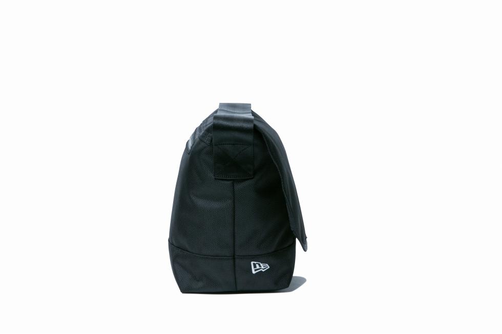 กระเป๋า NEW ERA SHOULDER BAG BLACK