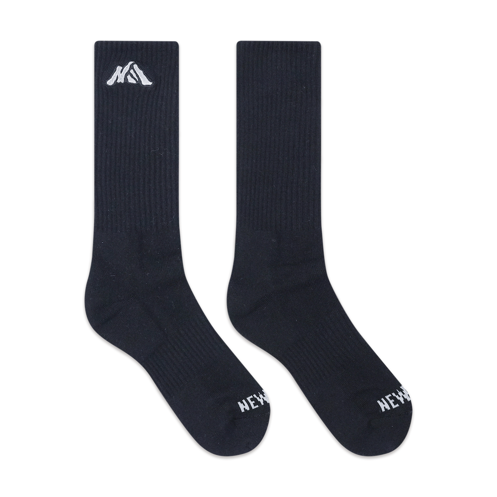 NEW ERA MOUTAIN LOGO BLACK / WHITE SOCKS (2 PAIRS)