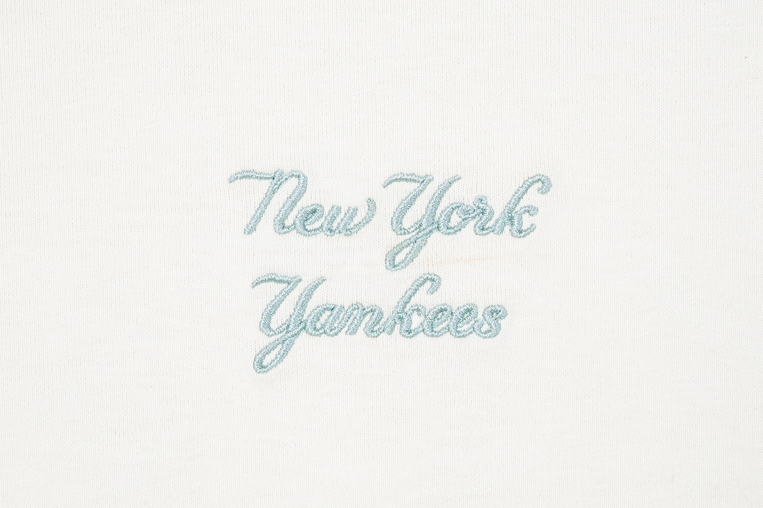 NEW YORK YANKEES SOFT NATURE - PLANTS LIGHT CREAM WOMEN CROP TEE