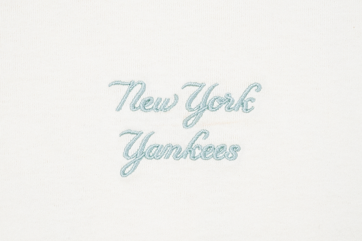 NEW YORK YANKEES SOFT NATURE - PLANTS LIGHT CREAM WOMEN CROP TEE