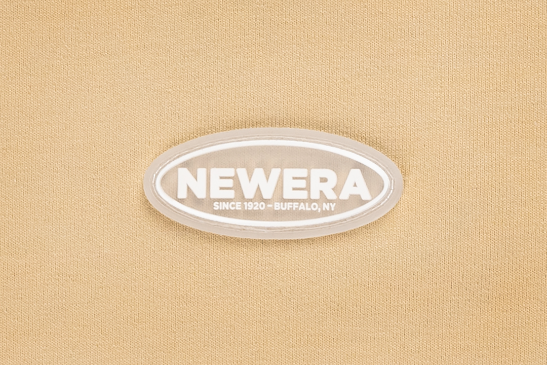 New Era เสื้อยืดแขนสั้นรุ่น New Era Party Vibe - Sticker Bombing Vegas Gold Regular Short Sleeve T-Shirt