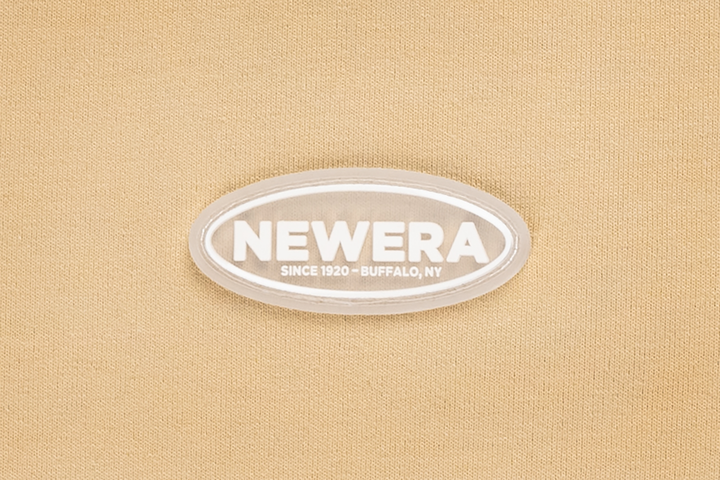 New Era เสื้อยืดแขนสั้นรุ่น New Era Party Vibe - Sticker Bombing Vegas Gold Regular Short Sleeve T-Shirt