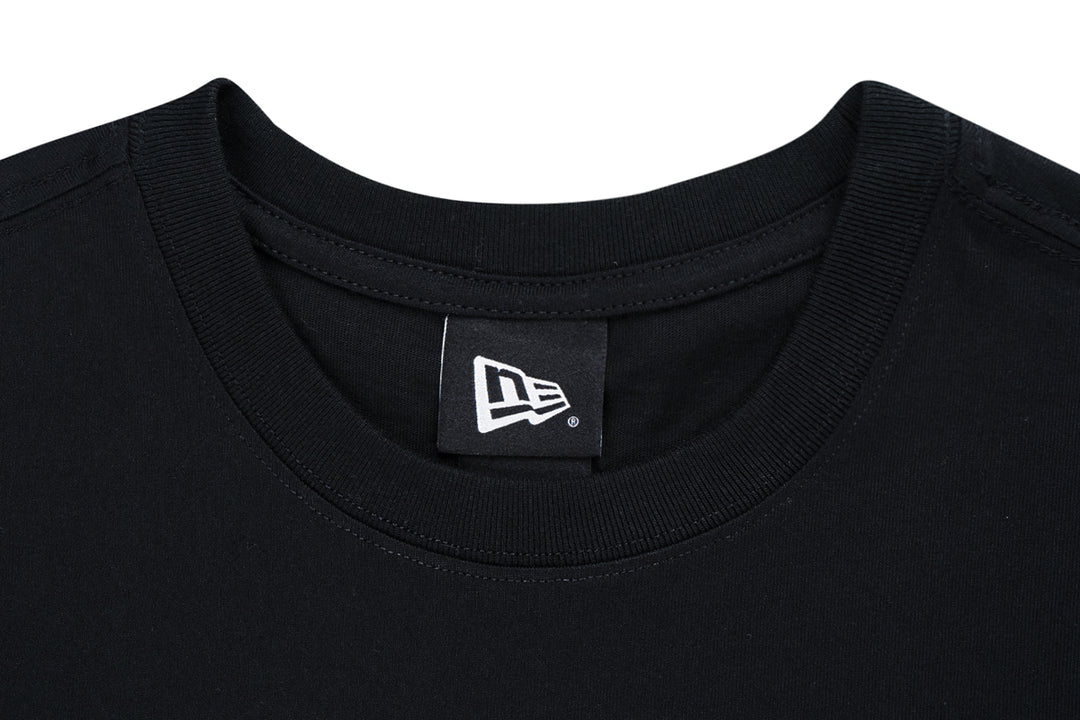 New Era เสื้อยืดแขนสั้นรุ่น New Era Party Vibe - Sticker Bombing Black Regular Short Sleeve T-Shirt