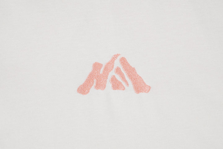 New Era เสื้อยืดแขนสั้นรุ่น New Era Mountain Logo Light Cream Performance Short Sleeve T-Shirt