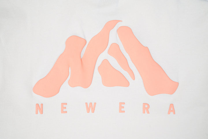 New Era เสื้อยืดแขนสั้นรุ่น New Era Mountain Logo Light Cream Performance Short Sleeve T-Shirt