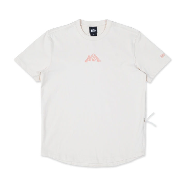 New Era เสื้อยืดแขนสั้นรุ่น New Era Mountain Logo Light Cream Performance Short Sleeve T-Shirt