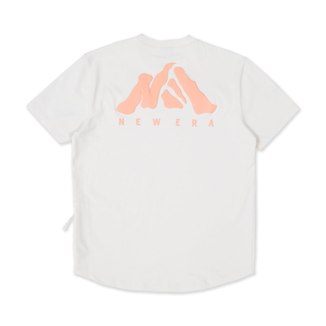 New Era เสื้อยืดแขนสั้นรุ่น New Era Mountain Logo Light Cream Performance Short Sleeve T-Shirt