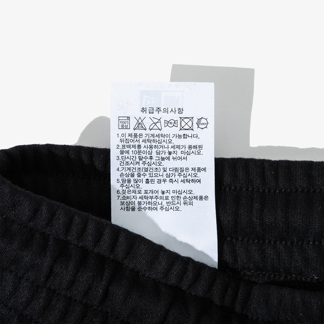 NEW ERA BASIC ESSENTIAL BLACK SWEAT SHORTS