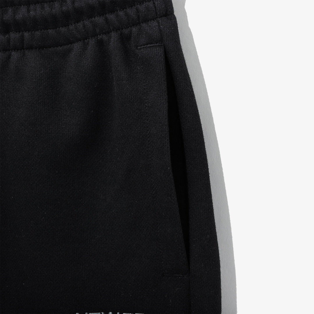 NEW ERA BASIC ESSENTIAL BLACK SWEAT SHORTS