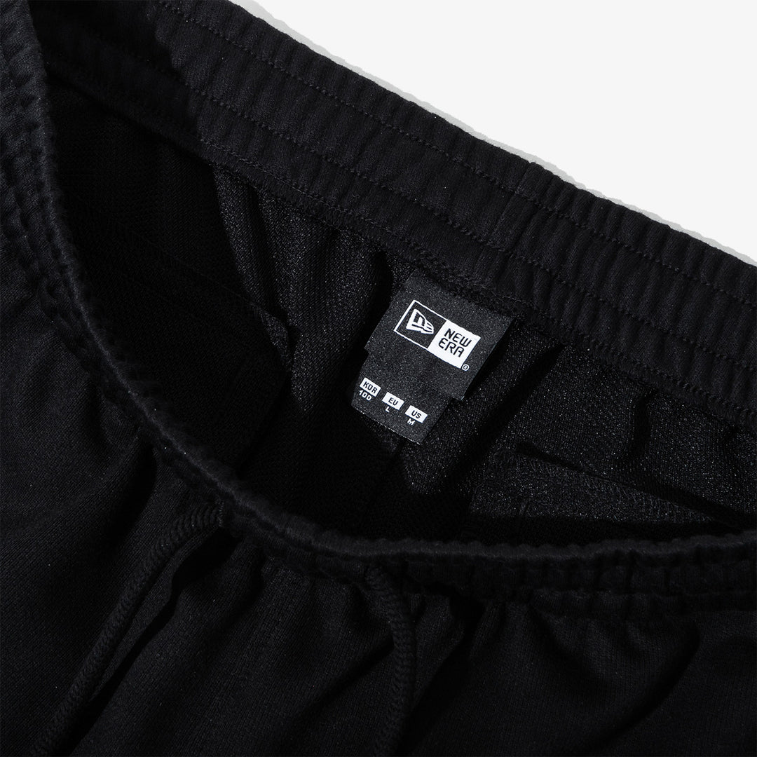 NEW ERA BASIC ESSENTIAL BLACK SWEAT SHORTS