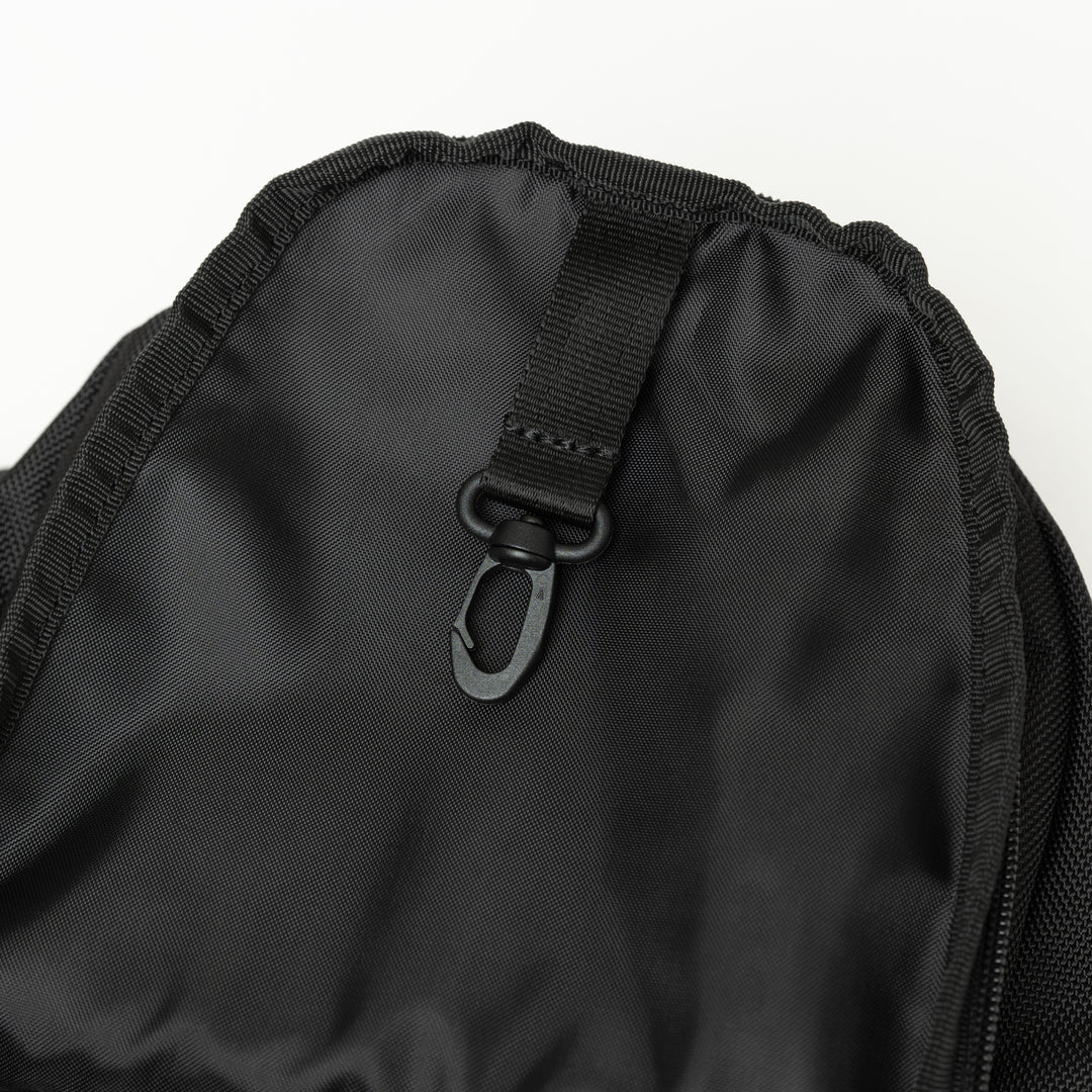 NEW ERA BLACK 8L SLING BODY BAG