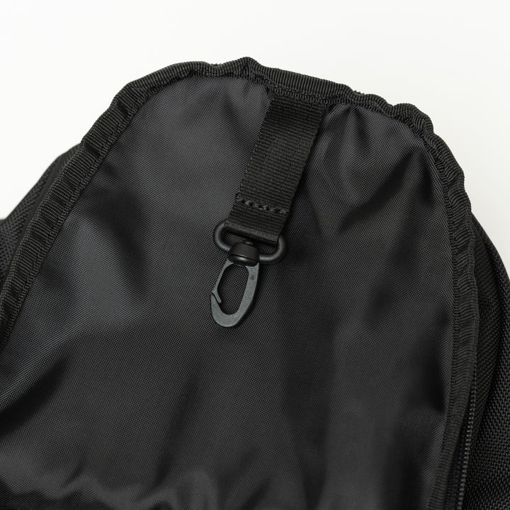 NEW ERA BLACK 8L SLING BODY BAG