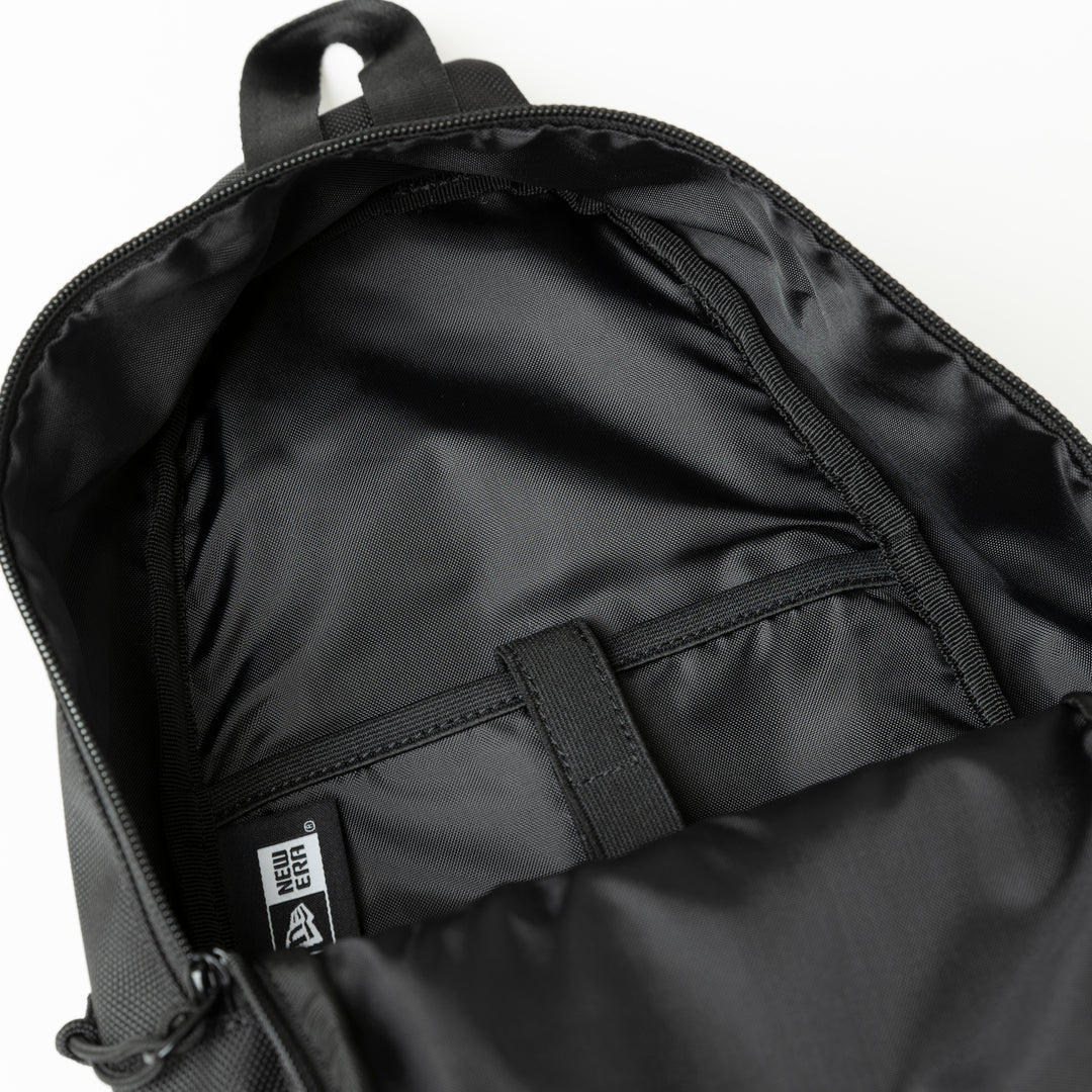 NEW ERA BLACK 8L SLING BODY BAG