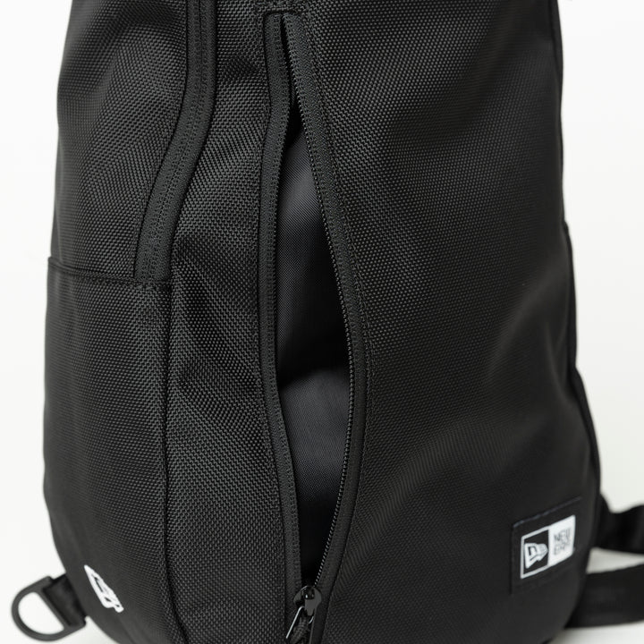 NEW ERA BLACK 8L SLING BODY BAG