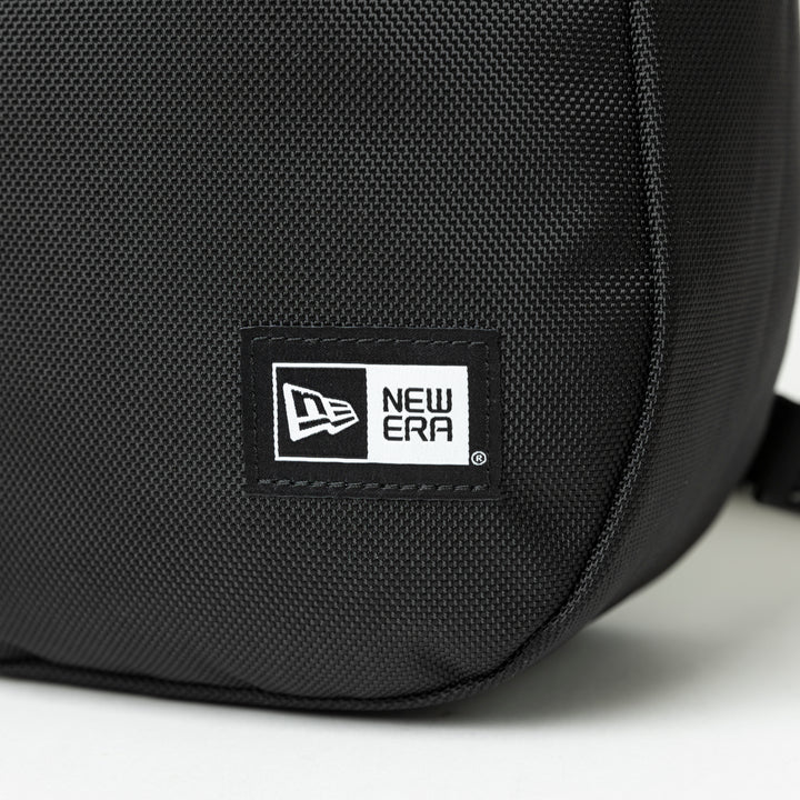 NEW ERA BLACK 8L SLING BODY BAG