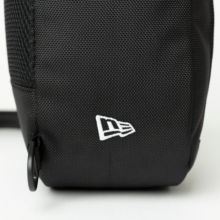 NEW ERA BLACK 8L SLING BODY BAG