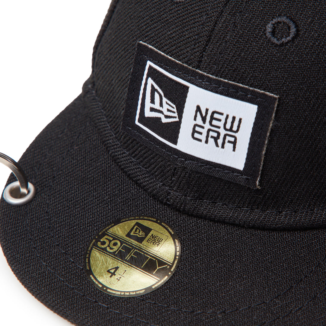 New Era กระเป๋าพร้อมพวงกุญแจรุ่น New Era Core Black Key Chain Eco Bag