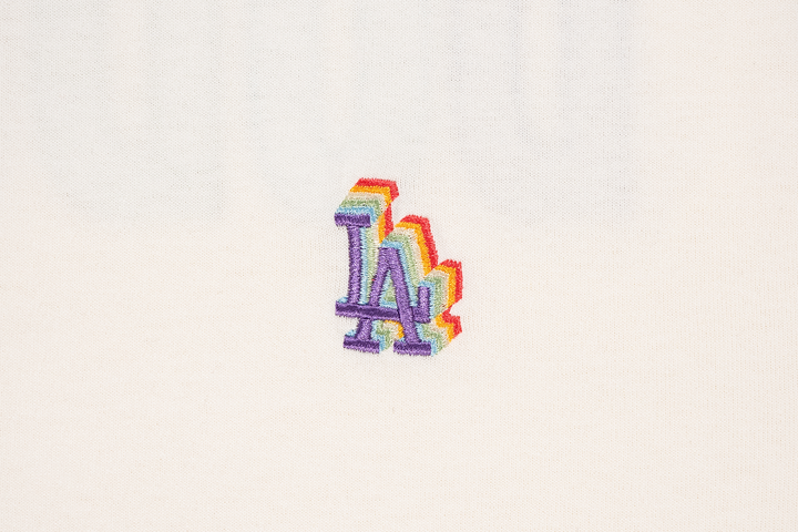 LOS ANGELES DODGERS LIGHT RAINBOW LAYERED LOGO IVORY REGULAR SHORT SLEEVE T-SHIRT