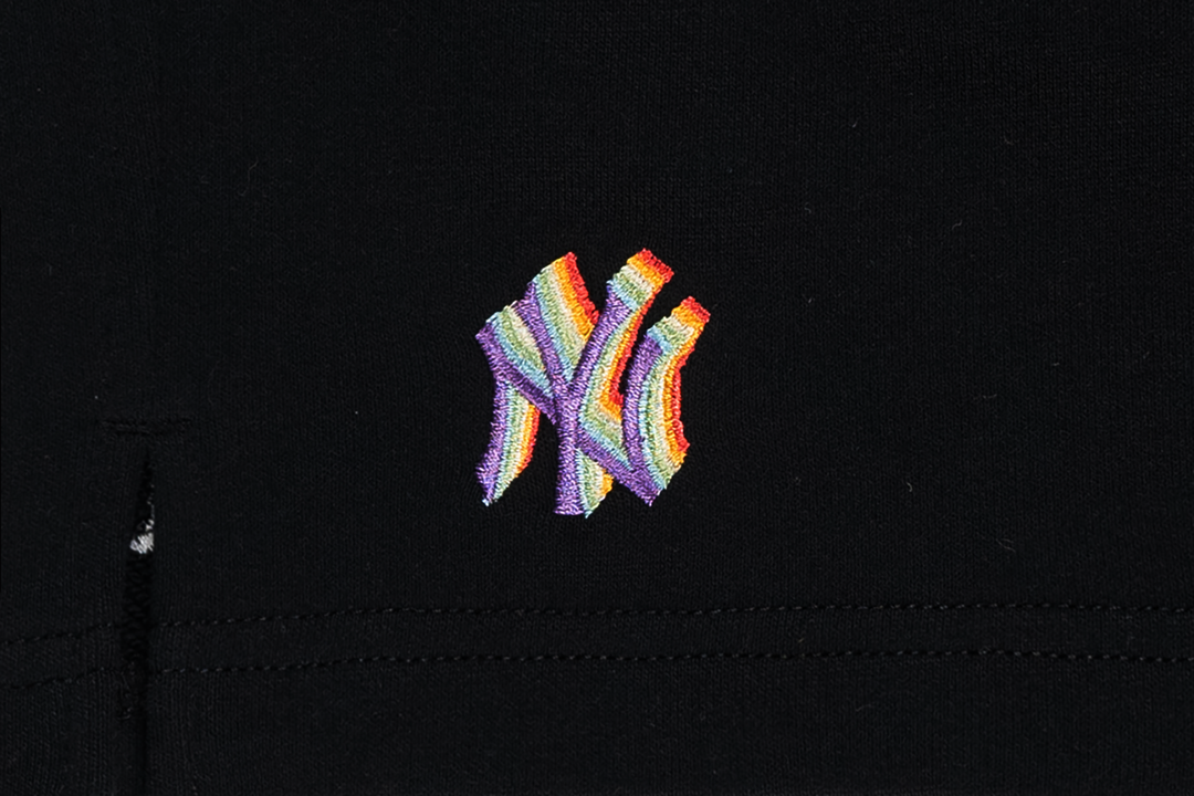 NEW YORK YANKEES LIGHT RAINBOW LAYERED LOGO BLACK SWIM SHORTS