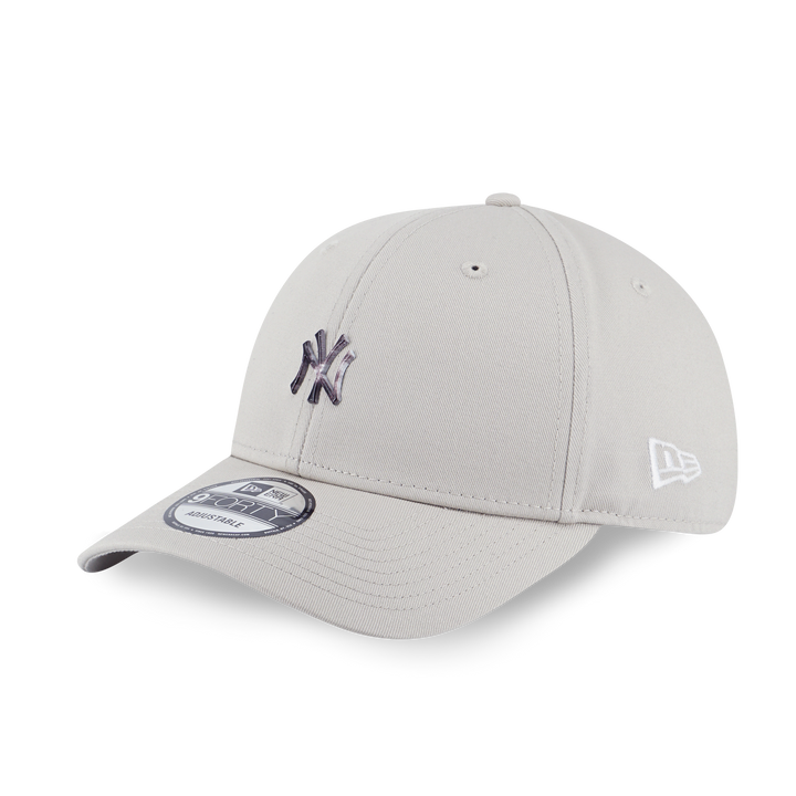 New Era หมวกรุ่น New York Yankees Comic Space - Metal Badge 9FORTY Cap