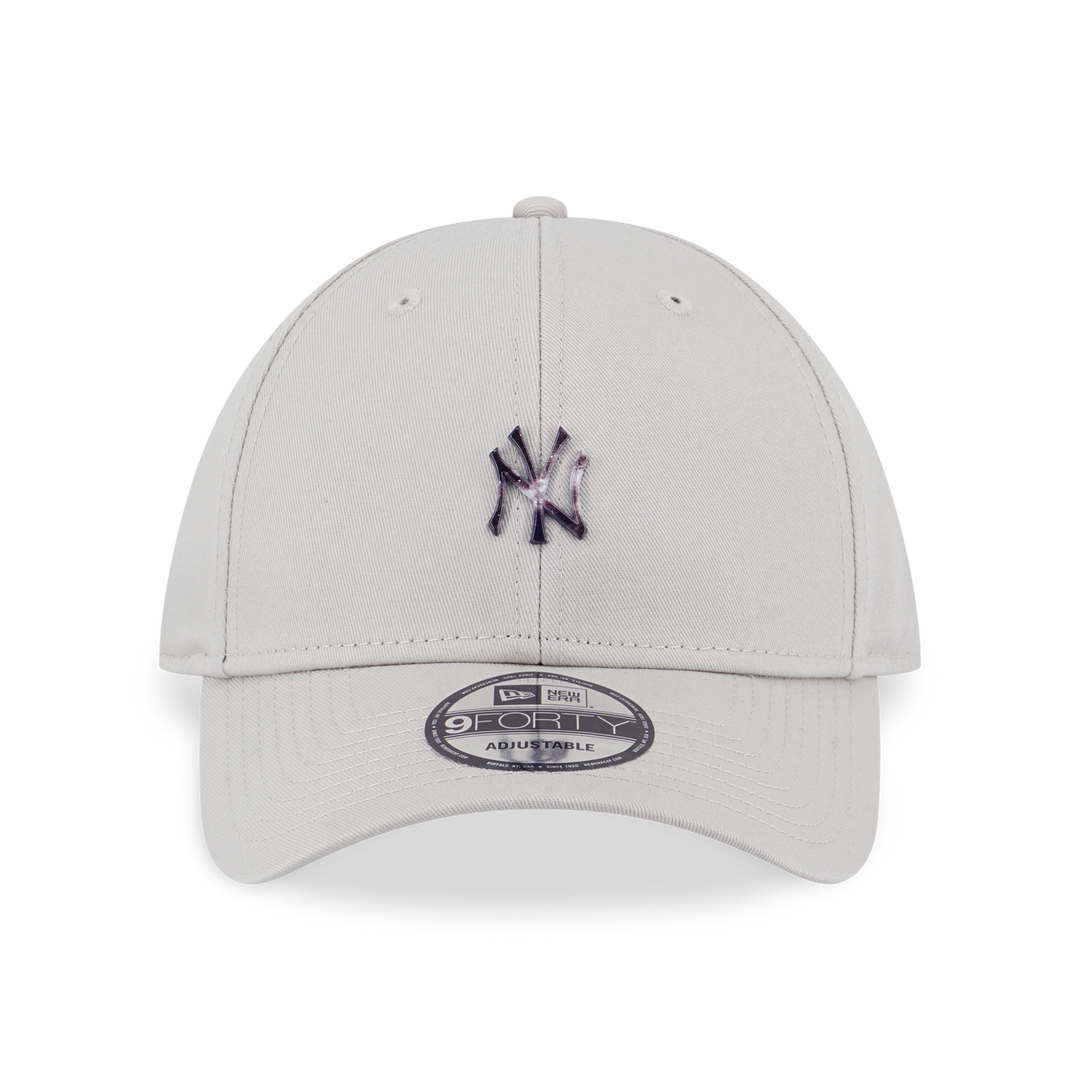 New Era หมวกรุ่น New York Yankees Comic Space - Metal Badge 9FORTY Cap