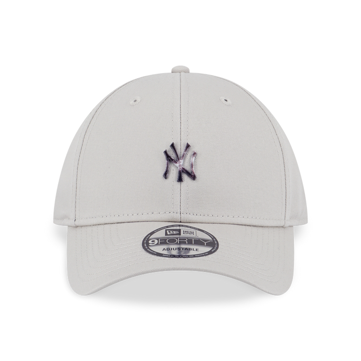 New Era หมวกรุ่น New York Yankees Comic Space - Metal Badge 9FORTY Cap