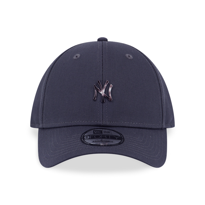 New Era หมวกรุ่น New York Yankees Comic Space - Metal Badge 9FORTY Cap