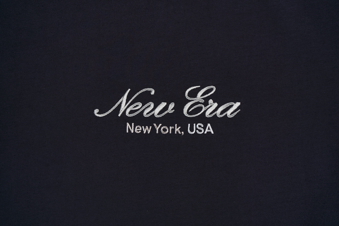 NEW ERA เสื้อยืดแขนสั้น รุ่น NEW ERA BASIC SCRIPT GRAPHITE WOMEN SHORT SLEEVE TEE DRESS