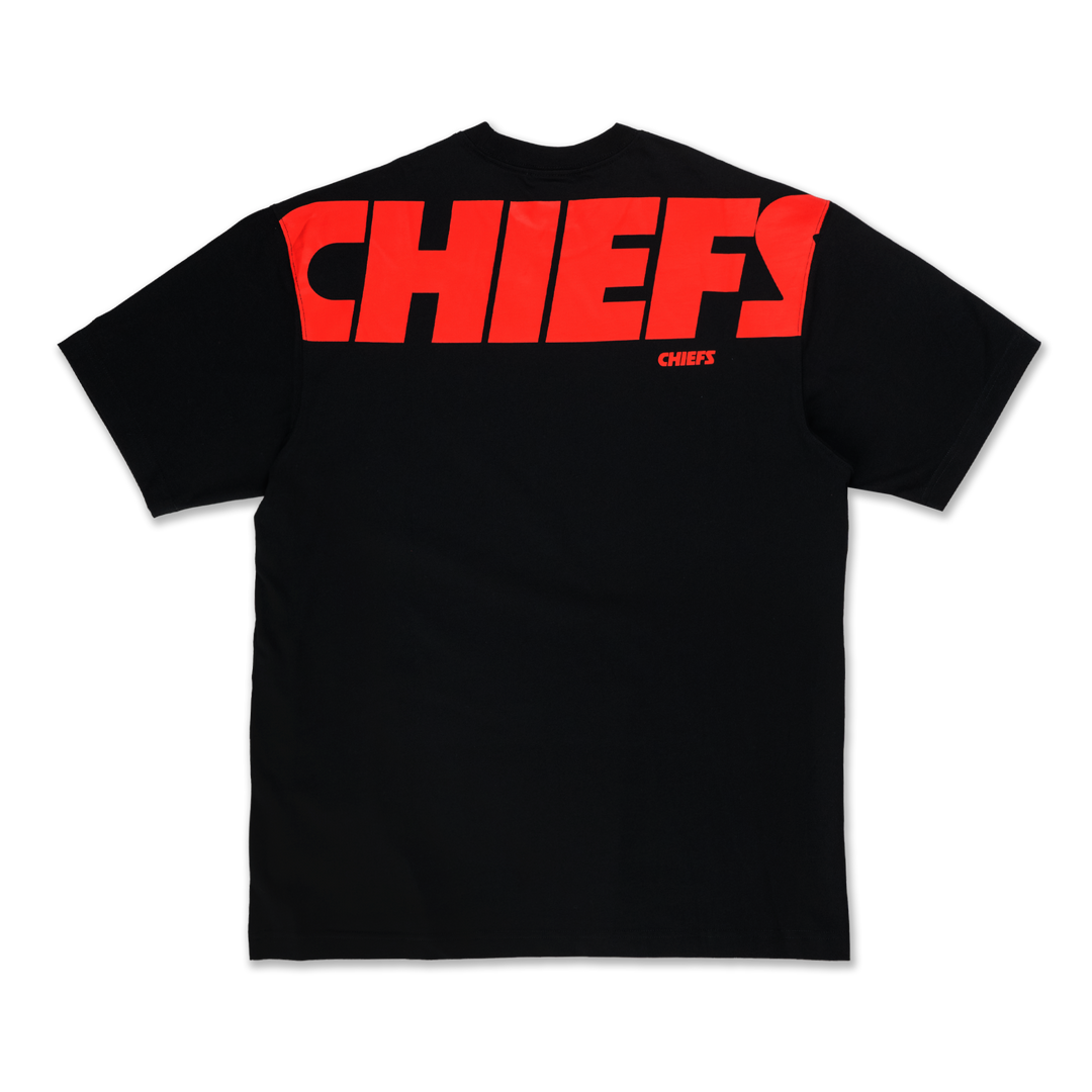 NEW ERA เสื้อยืดแขนสั้น รุ่น KANSAS CITY CHIEFS NFL BLACK OVERSIZED SHORT SLEEVE T-SHIRT