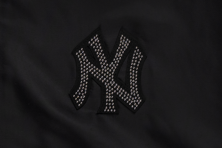 New Era เสื้อแจ็คเก็ตรุ่น New York Yankees New Era Dark 90s Black Varsity Jacket